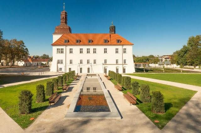 V Dolních Břežanech u Prahy se na podzim otevřel čtyřhvězdičkový hotel Chateau Clara Futura.jpg V Dolních Břežanech u Prahy se na podzim otevřel čtyřhvězdičkový hotel Chateau Clara Futura