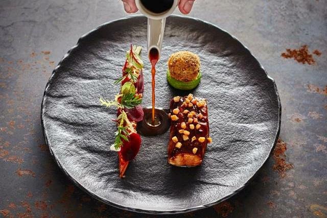 Podle michelinského šéfkuchaře Radka Kašpárka by si michelinskou hvězdičku zasloužilo víc pražských restaurací.jpg Podle michelinského šéfkuchaře Radka Kašpárka by si michelinskou hvězdičku zasloužilo víc pražských restaurací