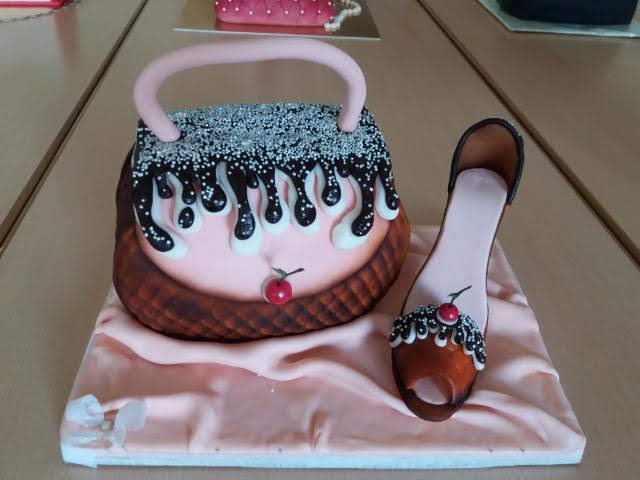 Ukázky práce z víkendového setkání cukrářů a cukrářek v Nasavrkách.jpg Ukázky práce z víkendového setkání cukrářů a cukrářek v Nasavrkách