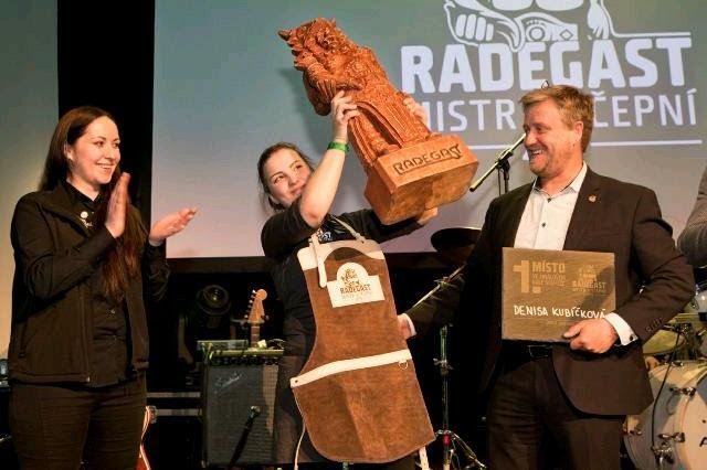 Vítězkou 5. ročníku prestižní soutěže Radegast Mistr Výčepní 2019 se stala Denisa Kubíčková z brněnské restaurace Tusto Titanium.jpg Vítězkou 5. ročníku prestižní soutěže Radegast Mistr Výčepní 2019 se stala Denisa Kubíčková z brněnské restaurace Tusto Titanium