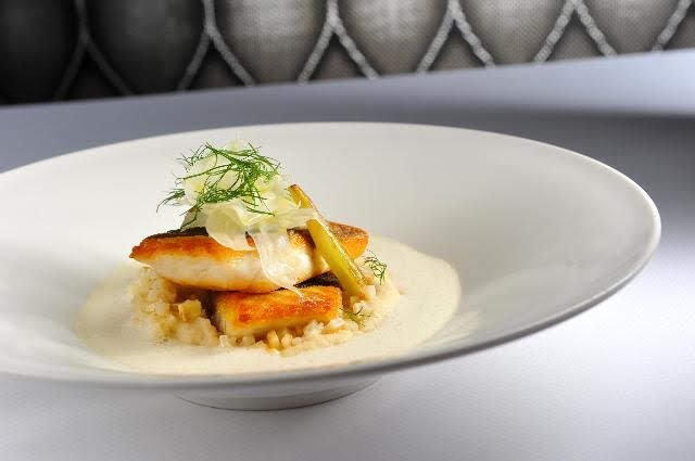 Mořský vlk, celer, fenykl, champagne omáčka.jpg Mořský vlk, celer, fenykl, champagne omáčka