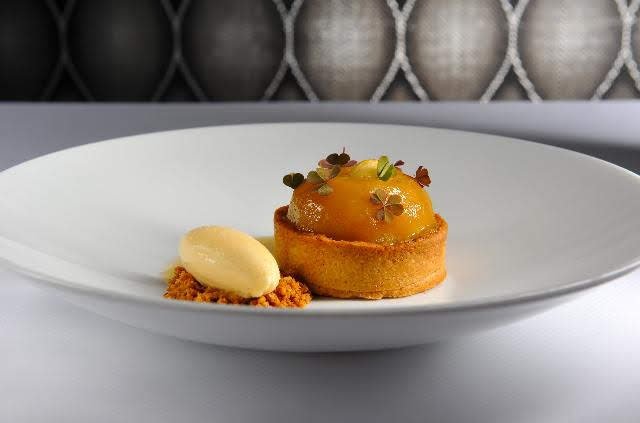 Jablečný tatin, cider omáčka, vanilková zmrzlina.jpg Jablečný tatin, cider omáčka, vanilková zmrzlina