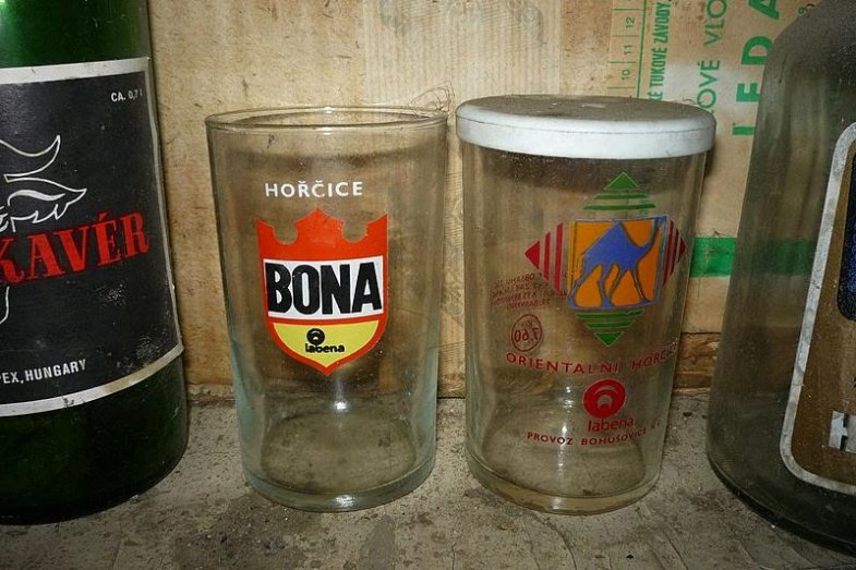 Skleničky na hořčici © Pohled 111 / CC BY-SA 4.0 .jpg Skleničky na hořčici © Pohled 111 / CC BY-SA 4.0