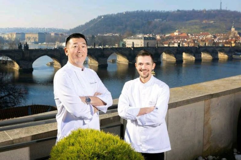 High-end japonská kuchyně na terase pražského Four Seasons.jpg High-end japonská kuchyně na terase pražského Four Seasons