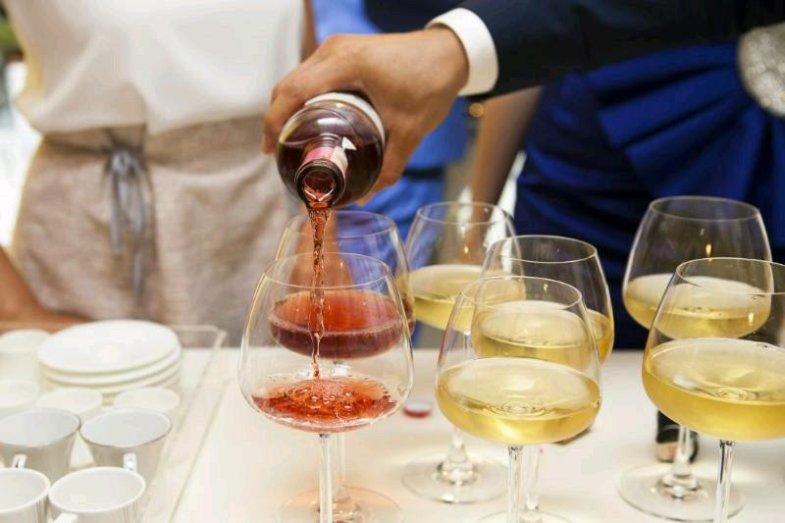 Moravská vína přivezla z Londýna blondýna a 119 medailí.jpg Moravská vína přivezla z Londýna blondýna a 119 medailí