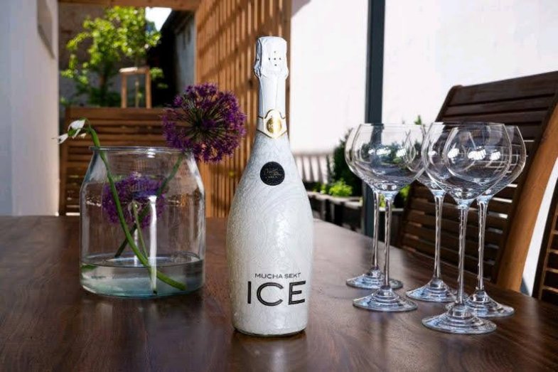 Mucha Sekt ICE získává zlatou medaili na prestižním Danube Wine Challenge 2023.jpg Mucha Sekt ICE získává zlatou medaili na prestižním Danube Wine Challenge 2023