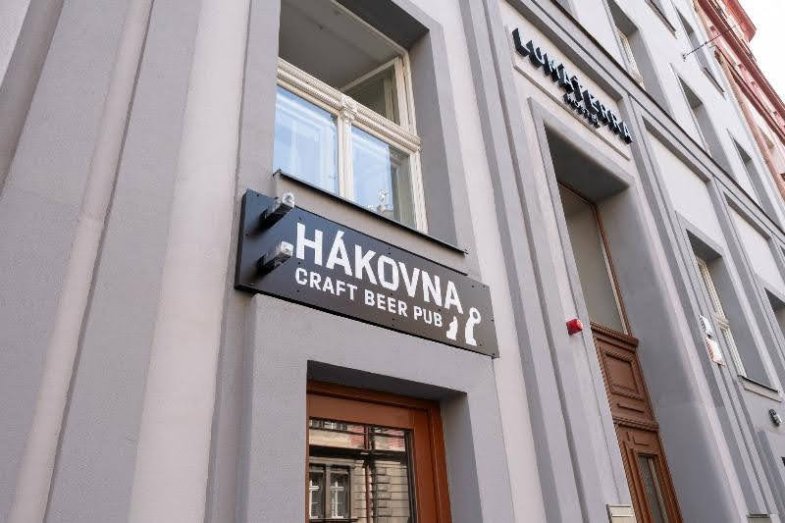 Hákovna Craft Beer Bar v suterénu Luma Terra Prague Hostel.jpg Hákovna Craft Beer Bar v suterénu Luma Terra Prague Hostel