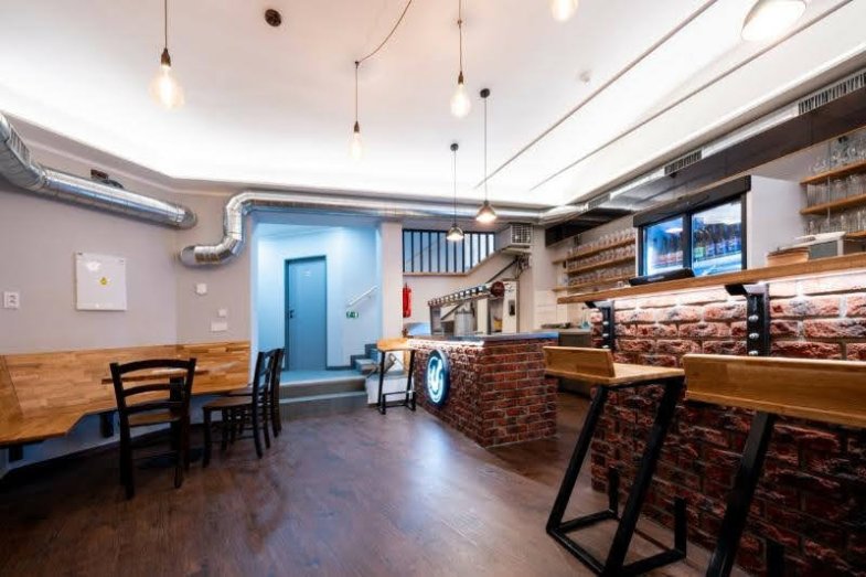 Hákovna Craft Beer Bar v suterénu Luma Terra Prague Hostel.jpg Hákovna Craft Beer Bar v suterénu Luma Terra Prague Hostel