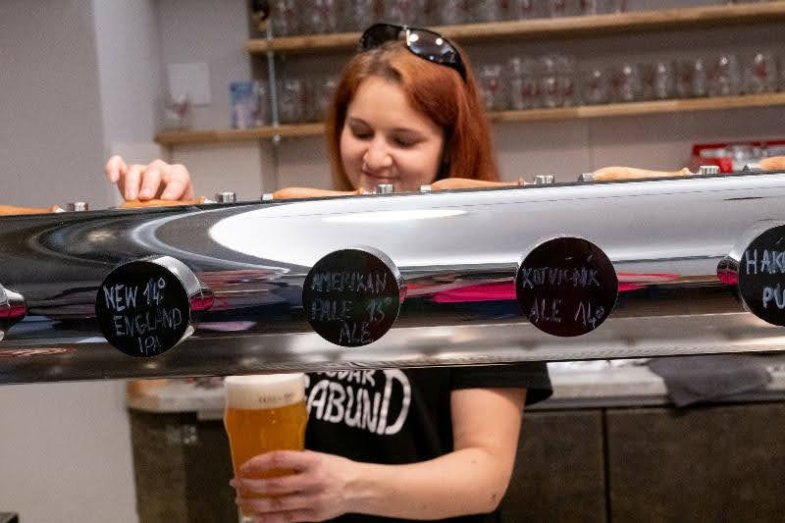 Hákovna Craft Beer Bar v suterénu Luma Terra Prague Hostel.jpg Hákovna Craft Beer Bar v suterénu Luma Terra Prague Hostel