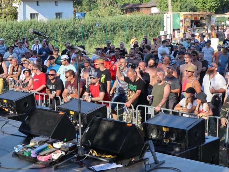 Svijanské pivní slavnosti přilákaly i ve vedru tisíce.jpg Svijanské pivní slavnosti přilákaly i ve vedru tisíce