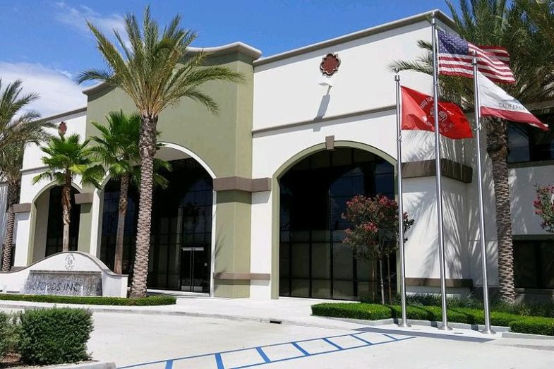 Huy Fong Foods, kalifornské sídlo společnosti, foto AliveFreeHappy Attribution-ShareAlike 4.0 International.jpg Huy Fong Foods, kalifornské sídlo společnosti, foto AliveFreeHappy Attribution-ShareAlike 4.0 International