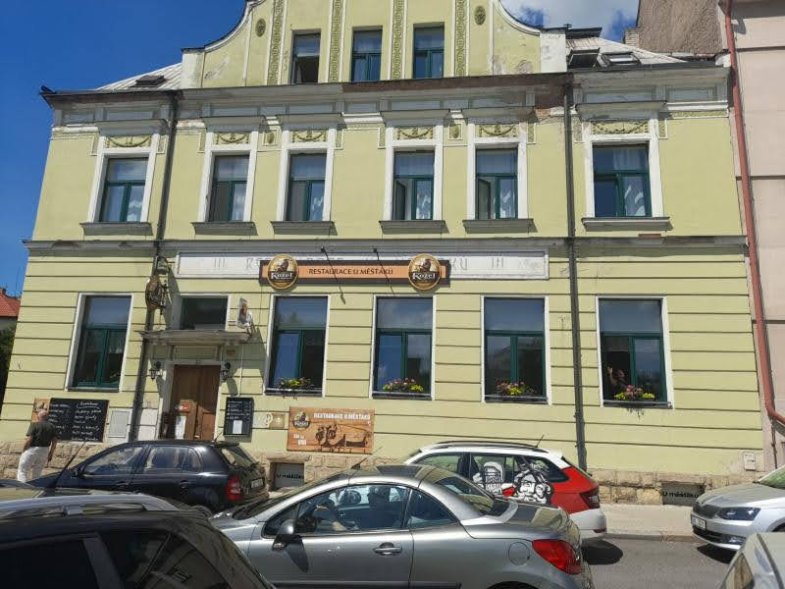 Restaurace U Měšťáků před rekonstrukcí exteriéru.jpg Restaurace U Měšťáků před rekonstrukcí exteriéru