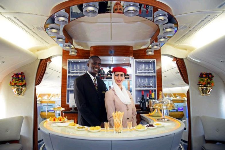 Na palubách Emirates pracuje už přes 20000 lidí.jpg Na palubách Emirates pracuje už přes 20000 lidí