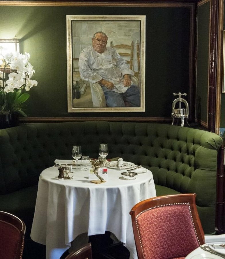 Restaurace Le Gavroche v mondénní londýnské čtvrti Mayfair v lednu nadobro uzavře. .jpg Restaurace Le Gavroche v mondénní londýnské čtvrti Mayfair v lednu nadobro uzavře.