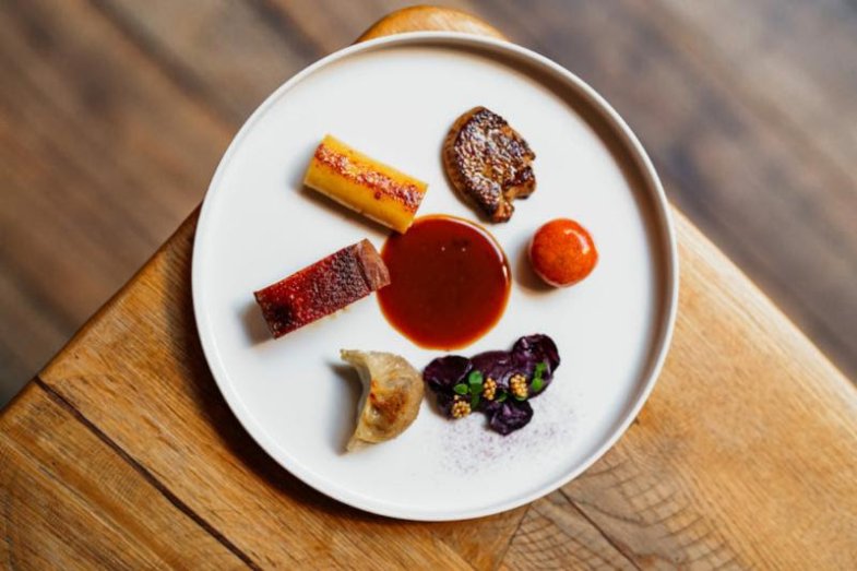 Hřejivé zimní menu M. Fichtnera v Červeném jelenovi.jpg Hřejivé zimní menu M. Fichtnera v Červeném jelenovi