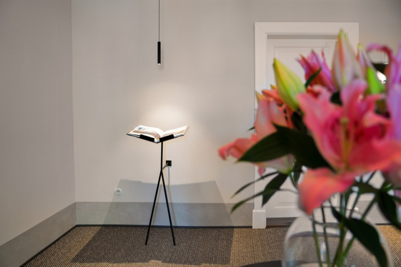 Literární hotel Bookquet, to jsou knihy i květiny.png Literární hotel Bookquet, to jsou knihy i květiny